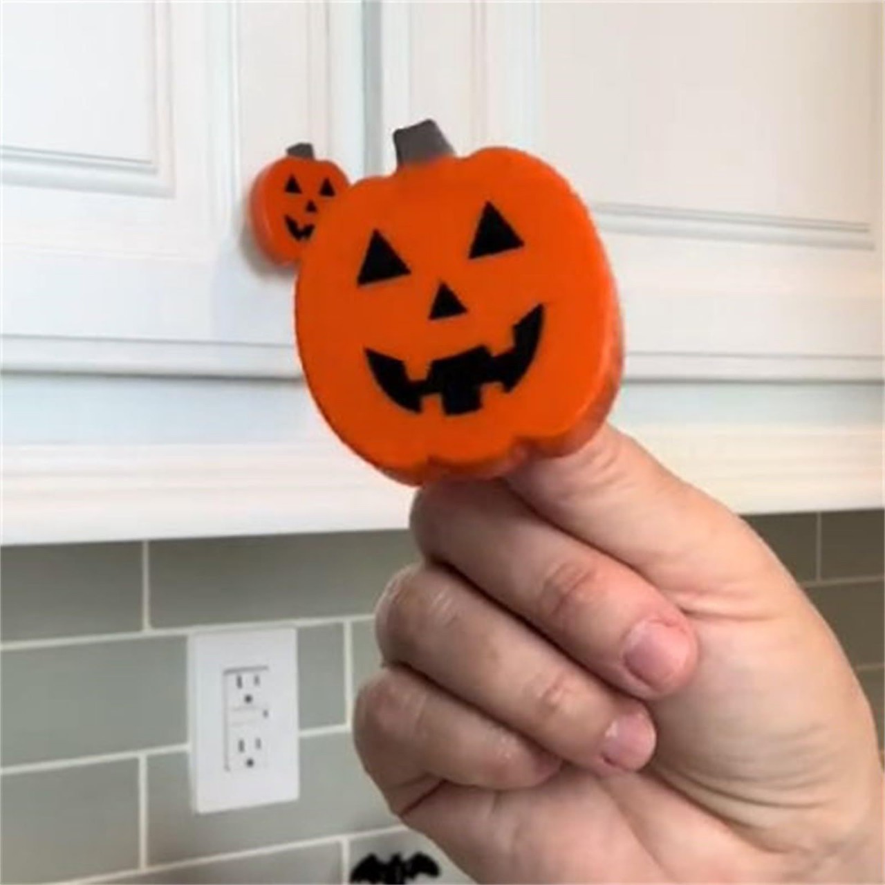 ハロウィンパンプキンノブカバー、ユニバーサルキャビネットと引 - Furniture Joint Hardware のレビューと価格